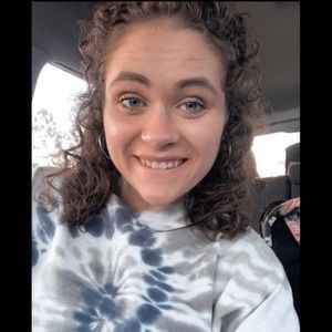 Meet your Posher, Caitlyn